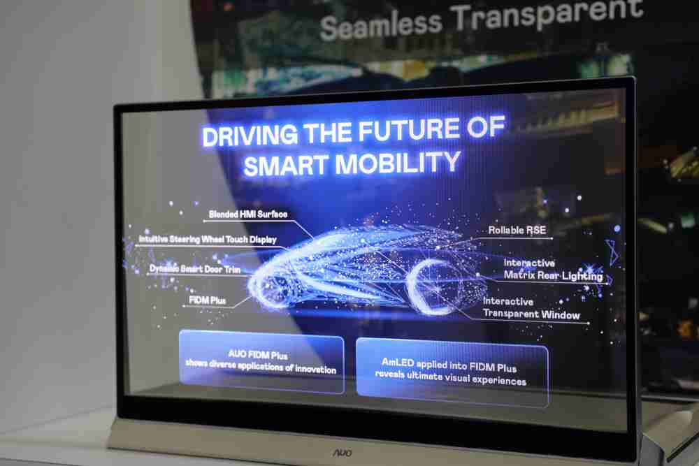 云顶国际8588yd凭借着超高亮度和透明度，，，，这款30吋透明Micro LED显示器在AR系统与智慧零售具有潜在的应用价值。。。