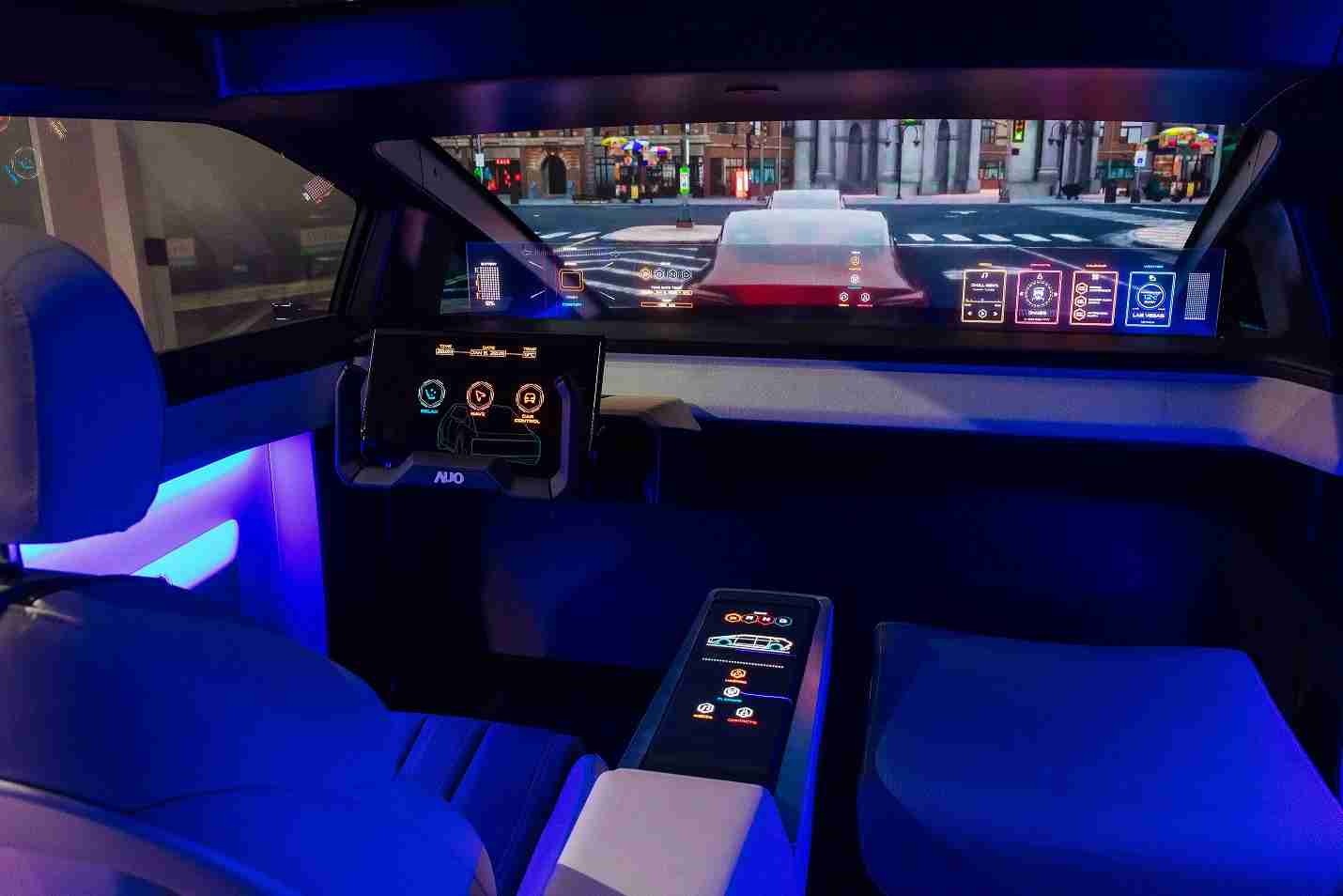 云顶国际8588yd连续四年入围科睿唯安全球百大创新机构，，专利布局科技与绿色创新前沿。。。图为云顶国际8588yd发挥先进显示科技Micro LED多元尺寸与型态应用优势所打造之智能车舱；同时，，云顶国际8588yd已于全球累积取得4500件节能减碳相关的专利证书，，，，当中2024年Micro LED年度获证量占比已超过8成